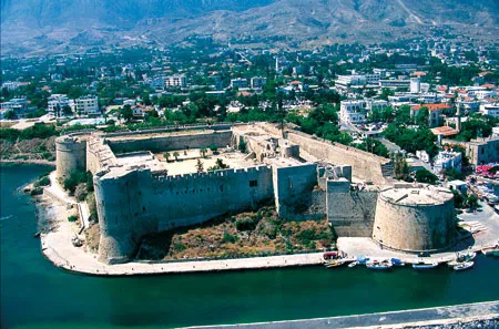 Akdeniz'in Bekçisi: Tarihi Girne Kalesi Gezi Rehberi
